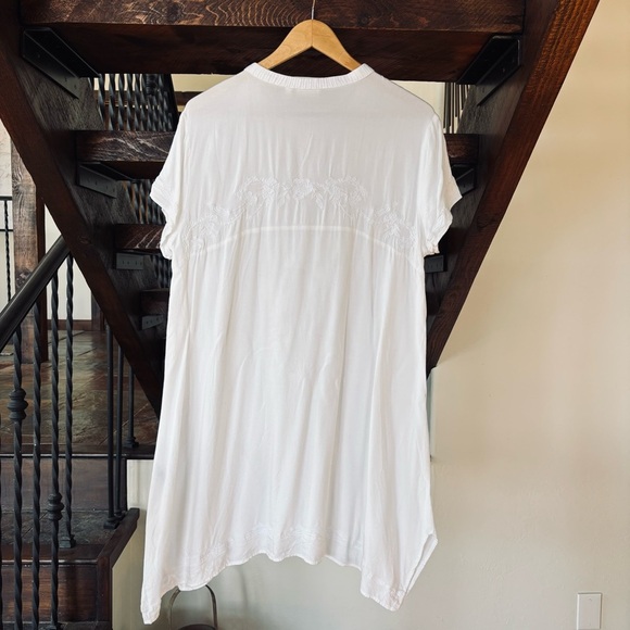 DYLAN White Floral Embroidered Dress - Picture 4 of 17